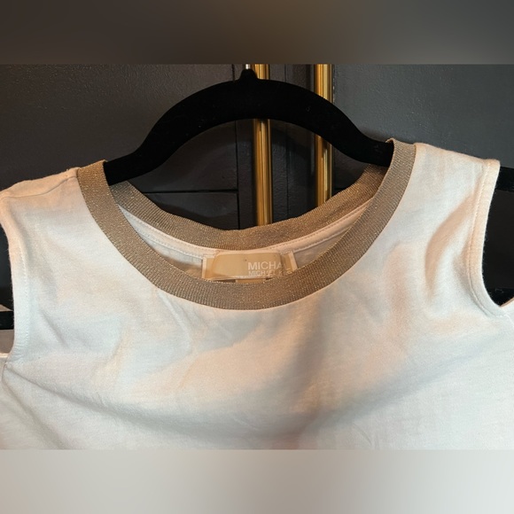 Michael Kors Cold Shoulder Top white & Gold Short Sleeve Tee Size Small - Picture 3 of 5
